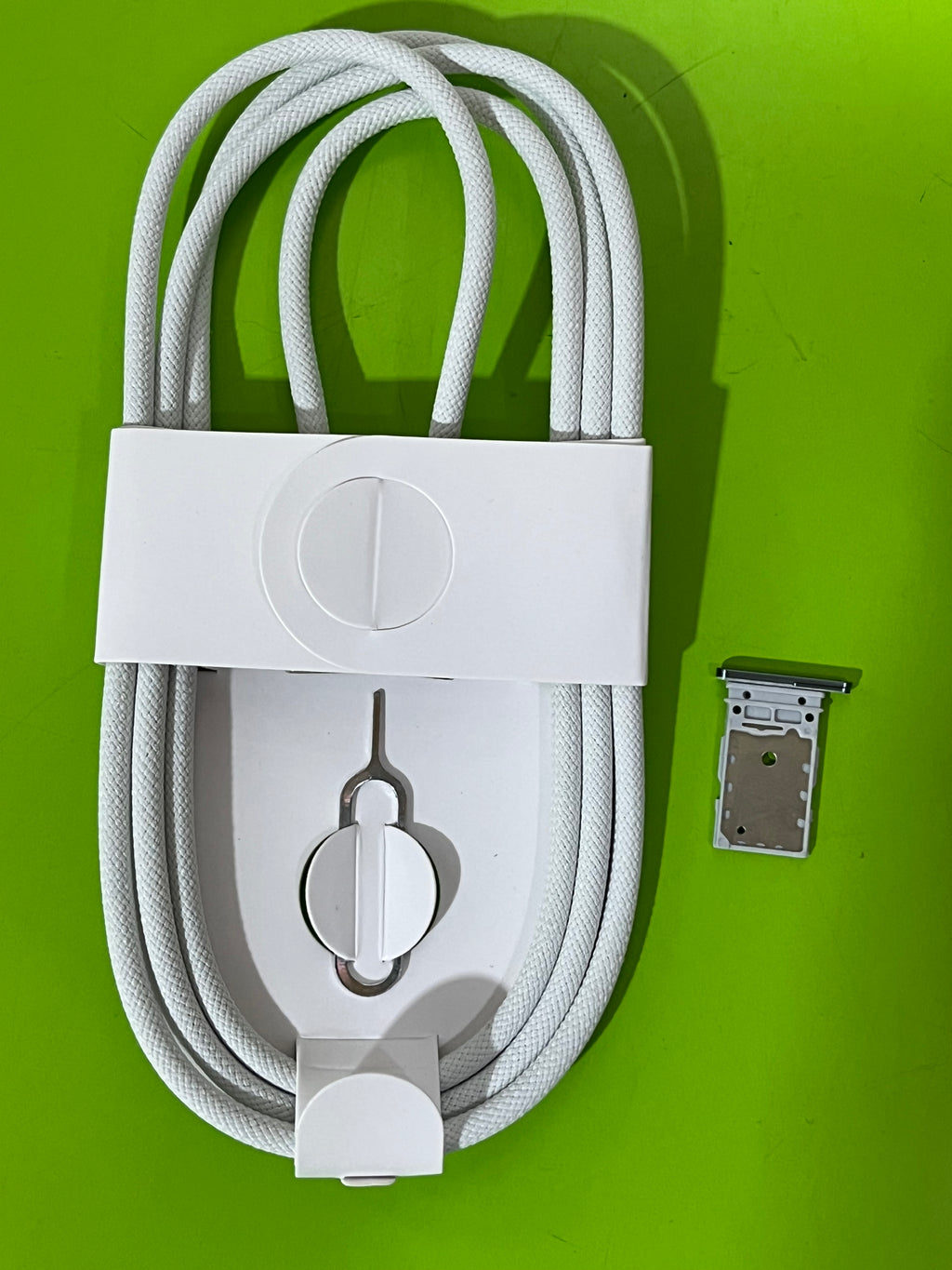 Pack accessoires Samsung Galaxy Z Fold4, Tiroir SIM + câble Type-C + éjecteur SIM